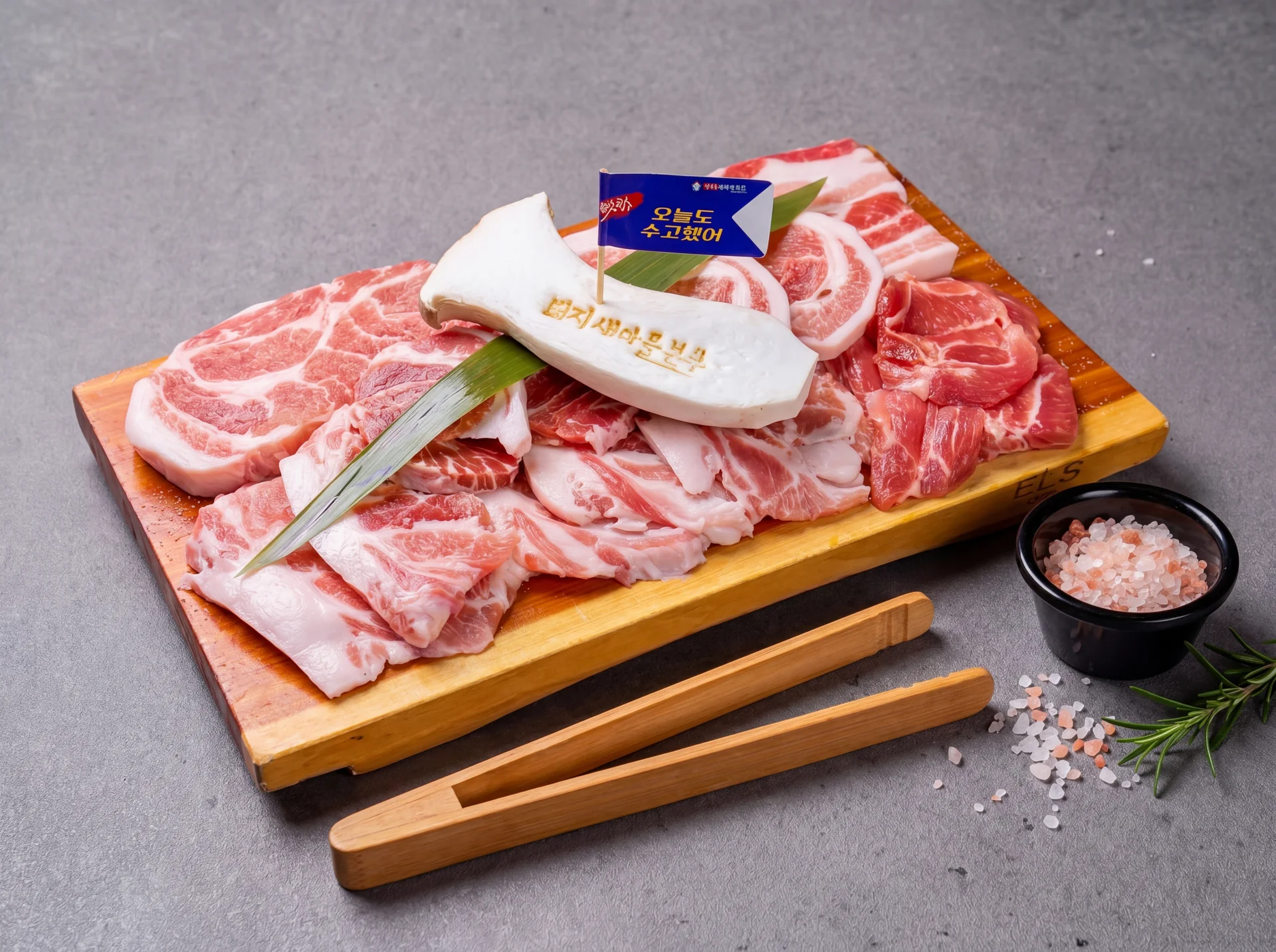 깔끔하고 정겨운 매장 인테리어